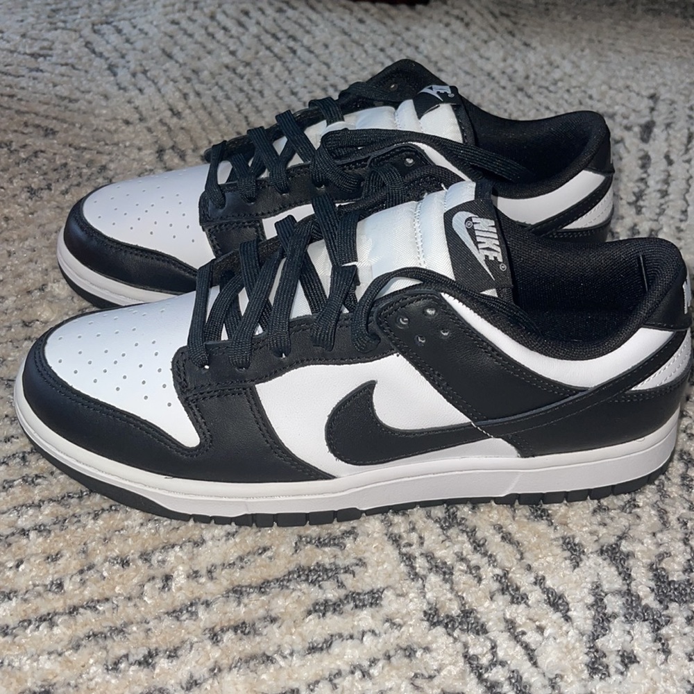 NWOT Men’s Nike Panda Dunks 9